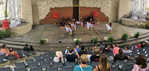 Amphitheatre Pentas Seni