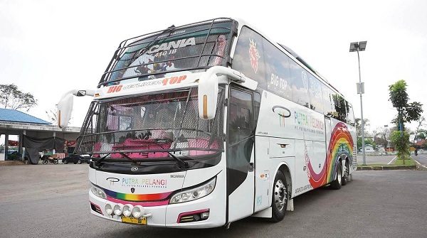 Bus Putra Pelangi