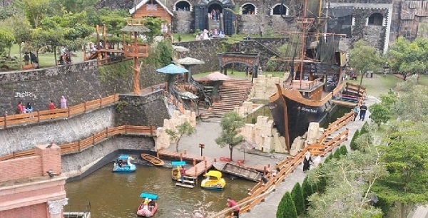 Fasilitas di The Lost World Castle