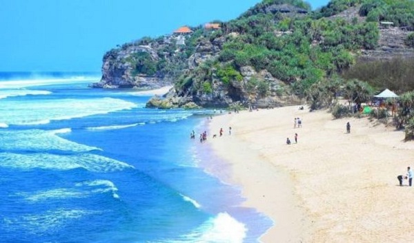 Keindahan Pantai Watu Kodok