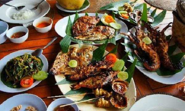 Menikmati Kuliner Khas