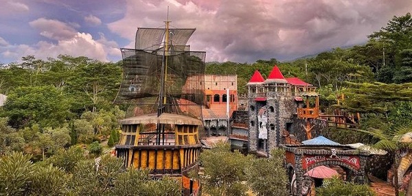 Menikmati Pemandangan