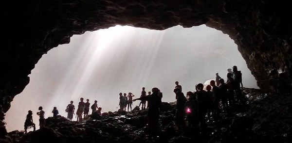 Menjelajah Keindahan Alam di Dalam Goa