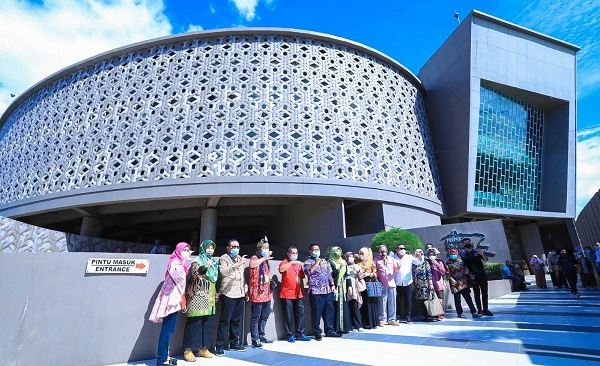 Menjelajah Museum Tsunami Aceh