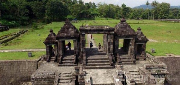 Menjelajahi Situs Bersejarah Ratu Boko