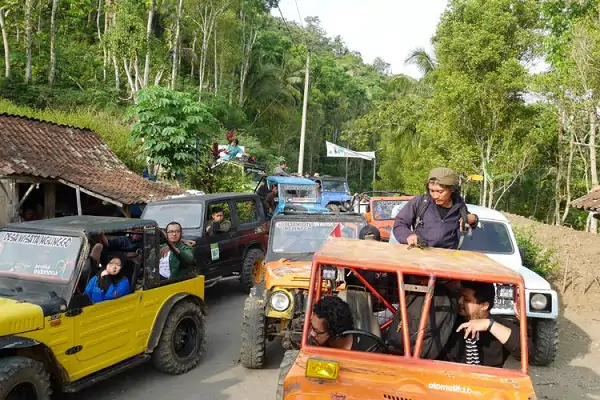 Off Road dengan Jeep