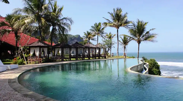 Queen of The South Beach Resort