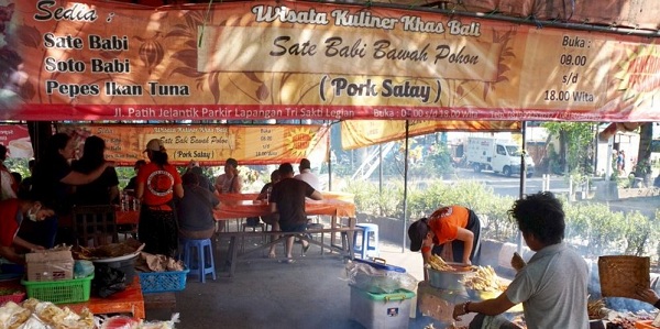 Sate Babi Bawah Pohon