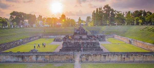 Senja Di Candi Sambisari