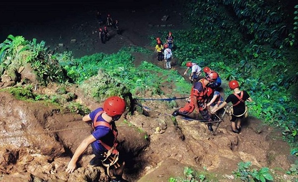 Vertical Caving di Goa Jomblang