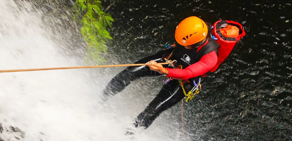 Air Terjun Gitgit Buleleng: Harga Tiket, Sejarah & Lokasi Canyoning Air Terjun Gitgit
